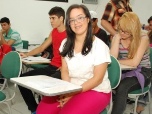 Talita Alves, jovem com síndrome de Down na faculdade