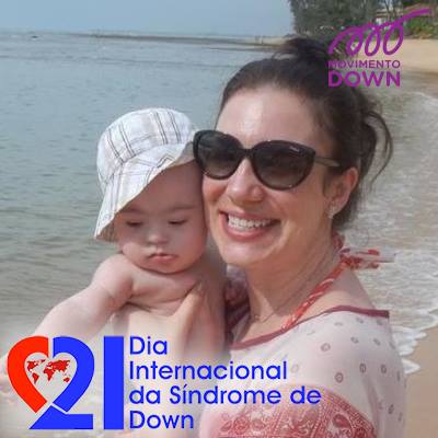 mulher com bebe no colo na praia. logos do dia internacional da sindrome de down e do movimento down.